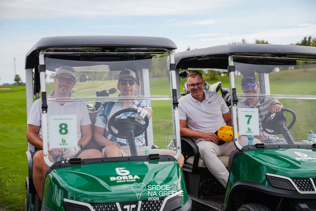 Golfové vozíky pripravené na cannon štart